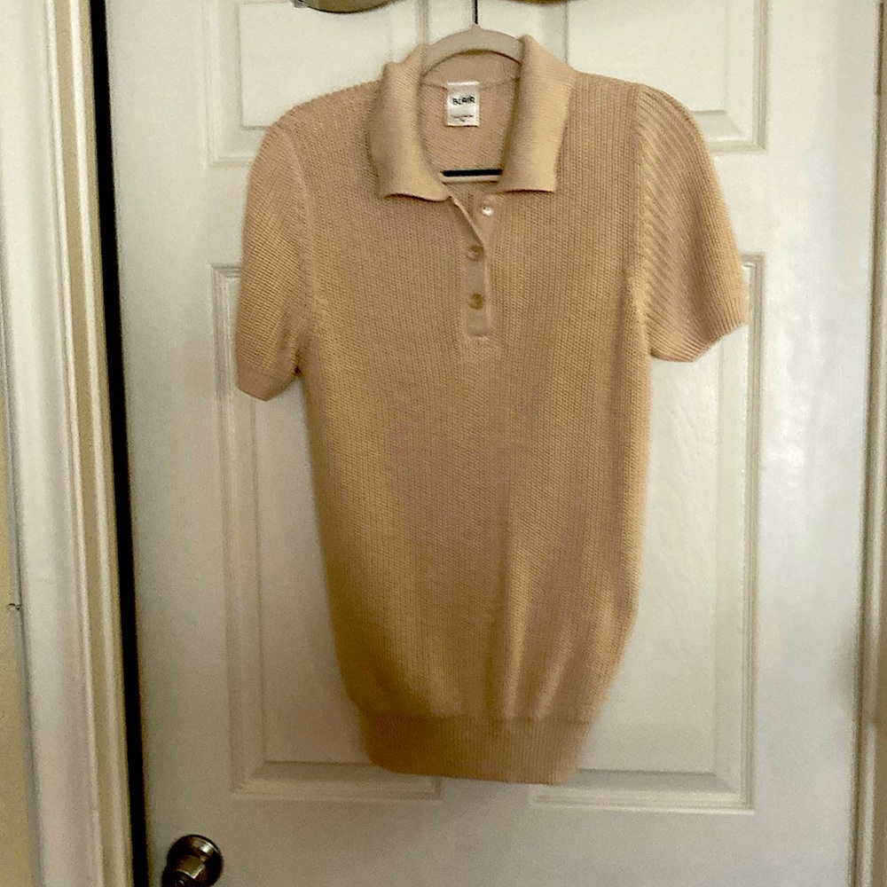 Tan short sleeve, knitted top with collar and three buttons